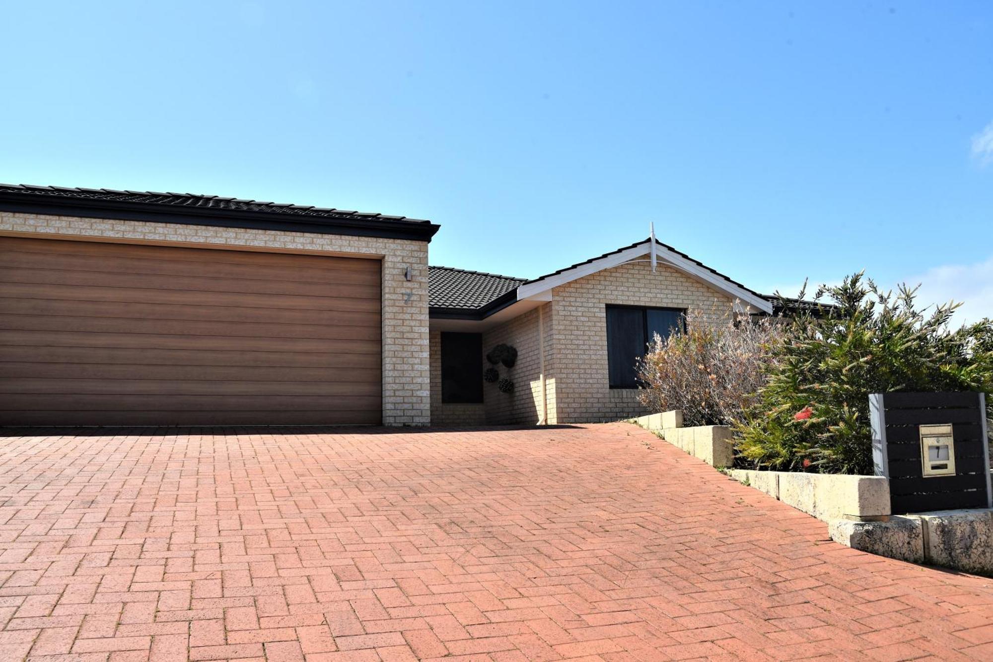 Holiday home Madora Bay House *