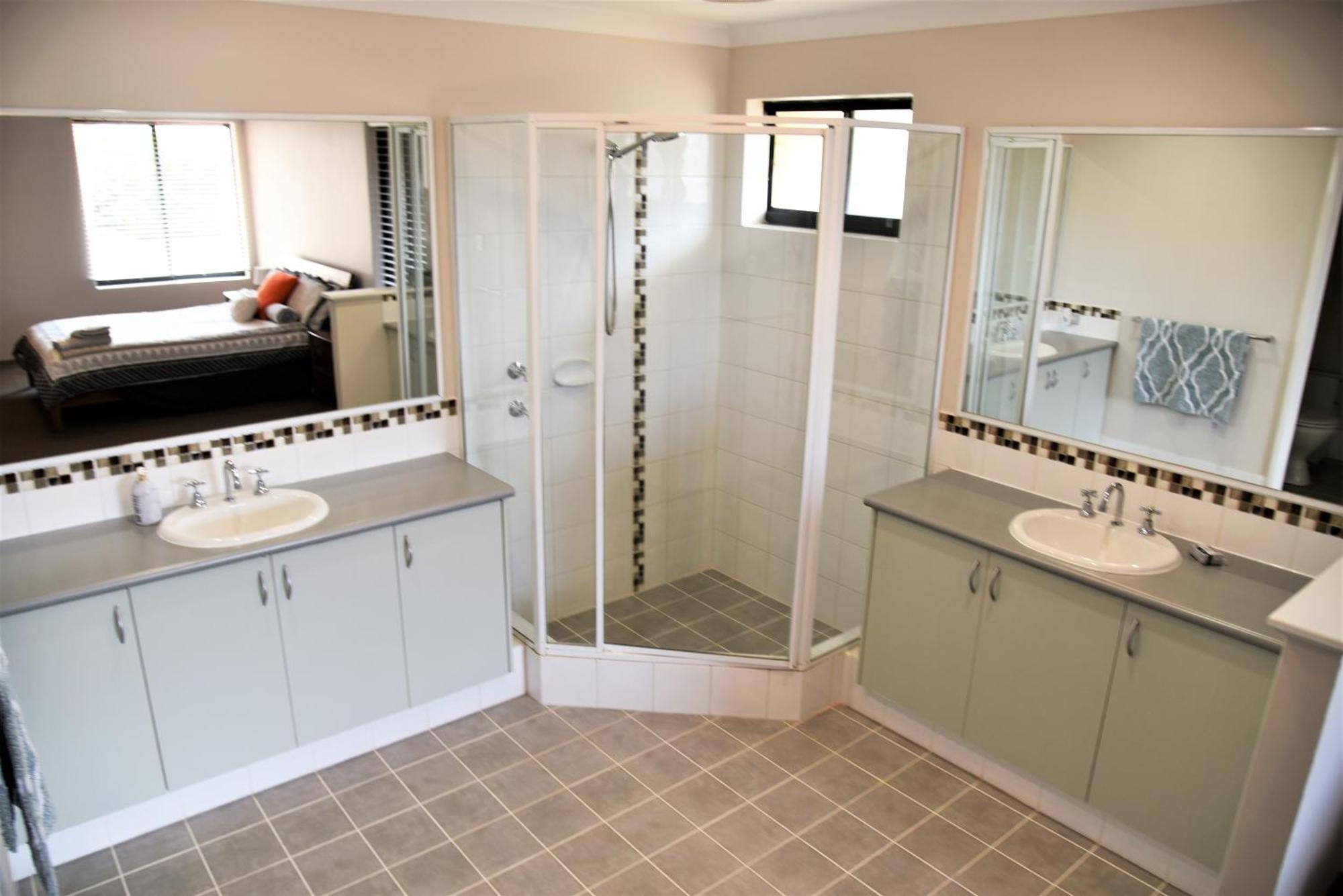 Madora Bay House Holiday home *